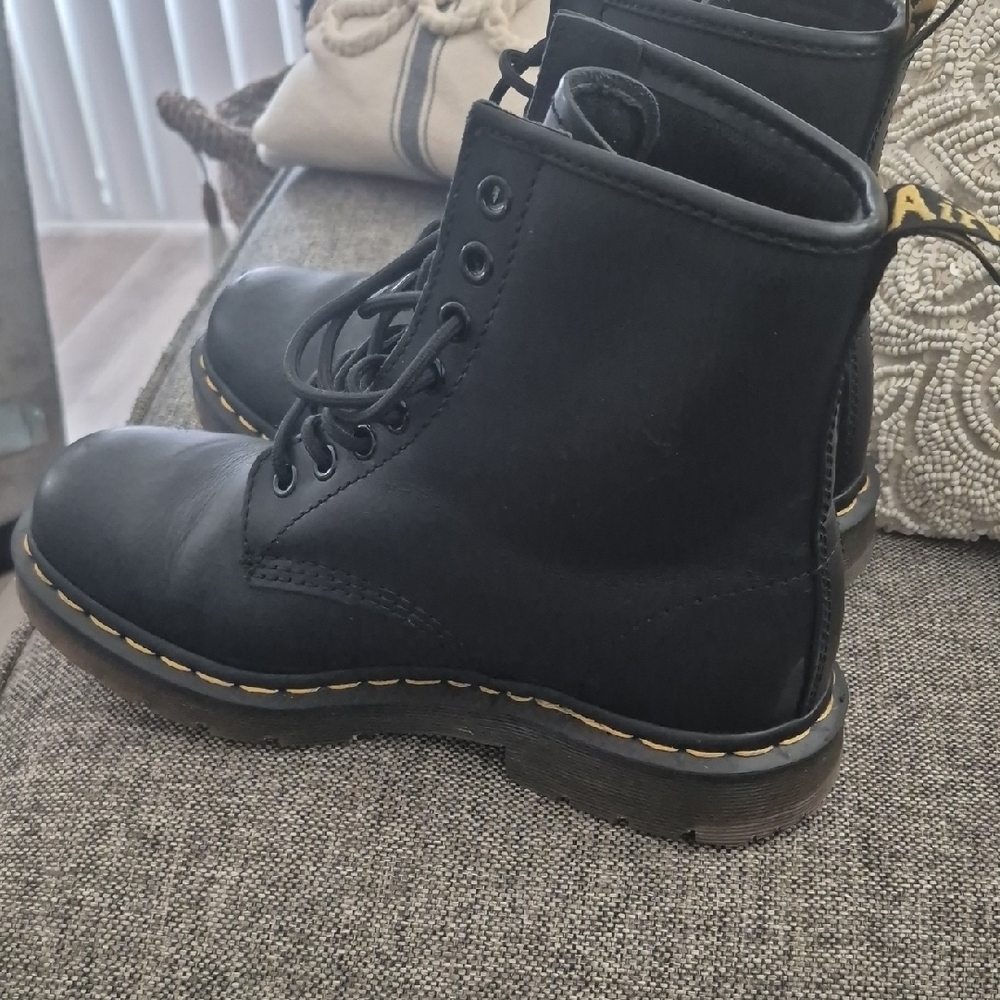 Black Leather Boots DR Martins L 8 M 7